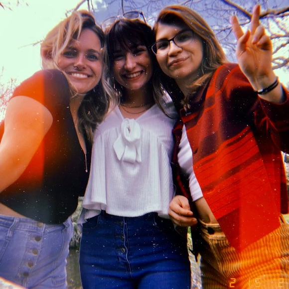 Meet your Posher, Mallory - Picture 3 of 3